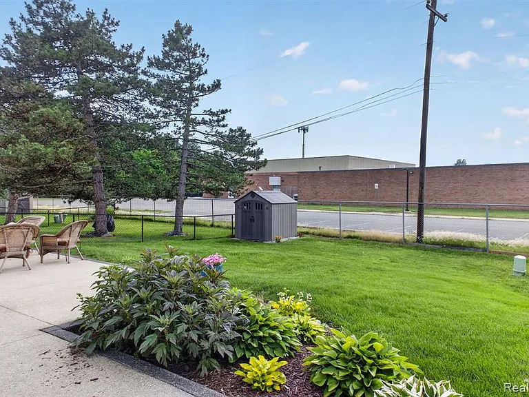 1930 W Williams Cir — Photo 21