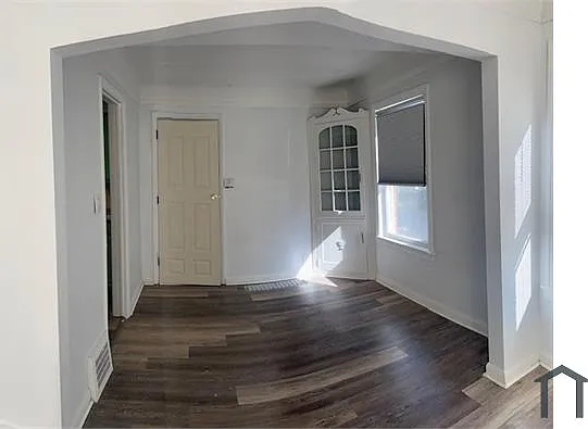 16209 Throckley Ave — Photo 5