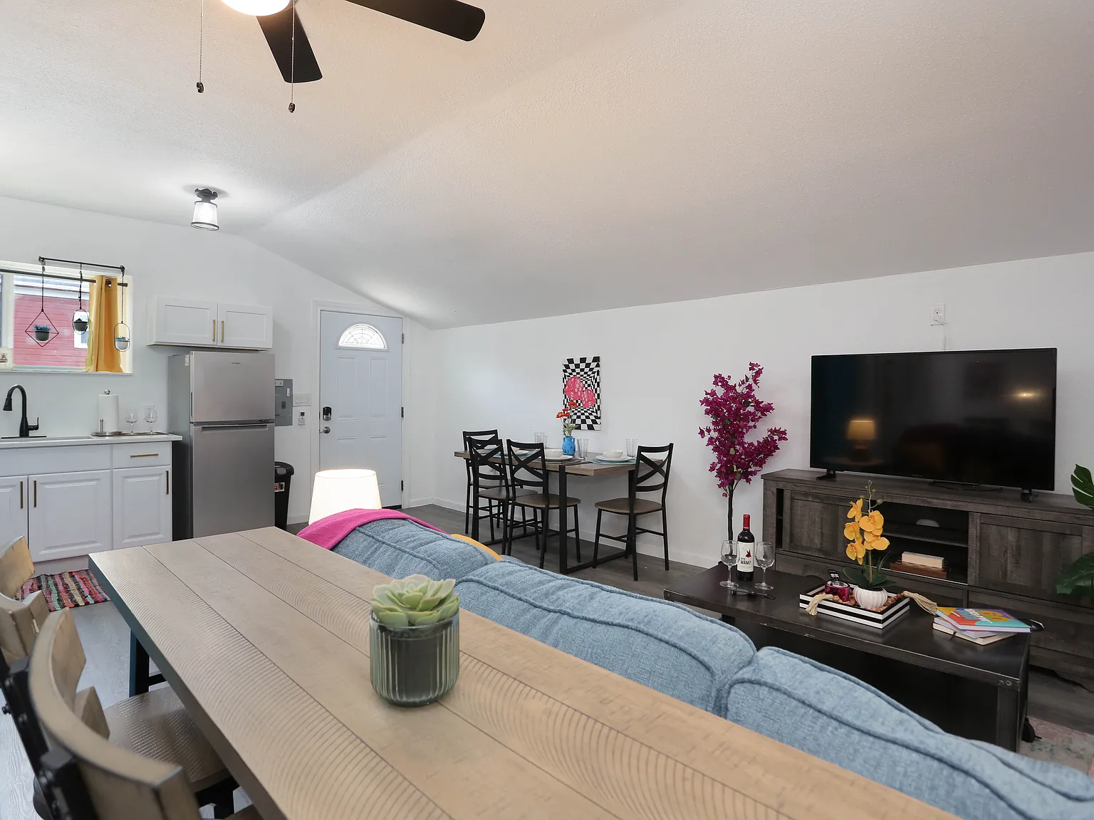 E Courtland Pl, San Antonio — Photo 2