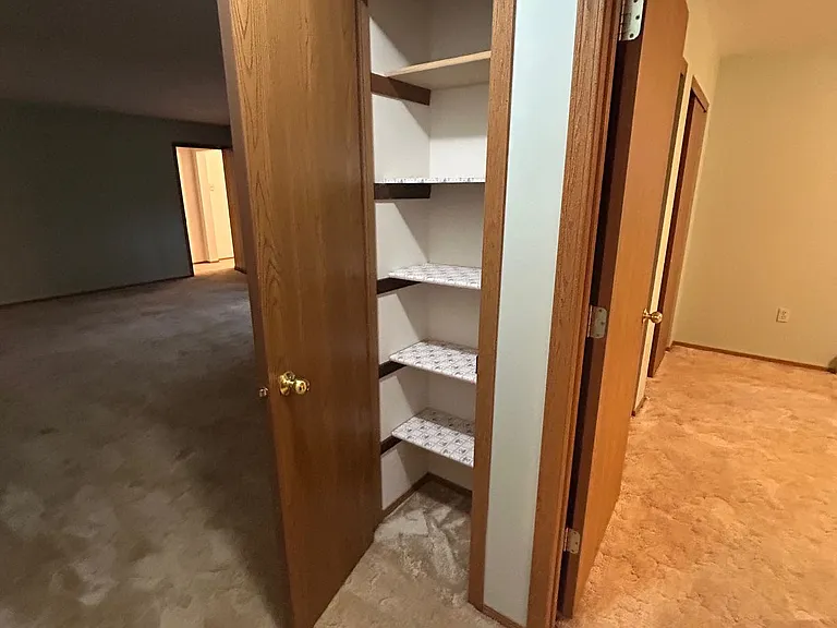 692 Park Ave — Photo 11