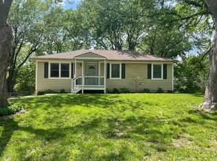1710 NE White Dr, Lees Summit, MO 64086
