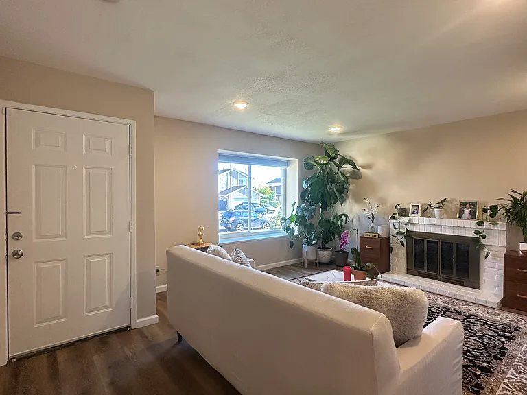 1465 Madrone Way — Photo 5