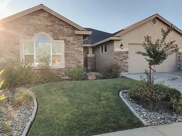 542 El Mango Dr — Photo 1