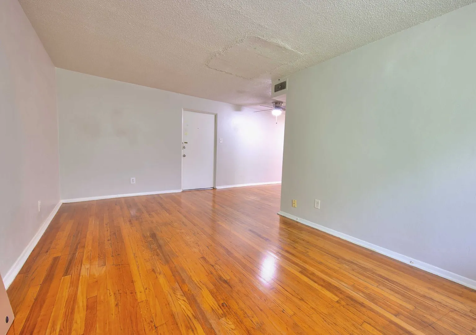 3508-10 Russell Boulevard — Photo 2