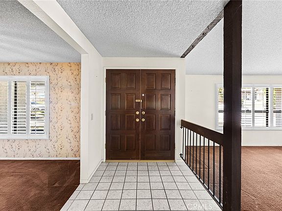 4th image of 9461 Valley View St