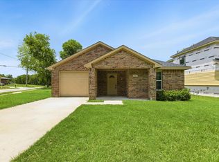 212 Mineral Wells St, Terrell, TX 75160