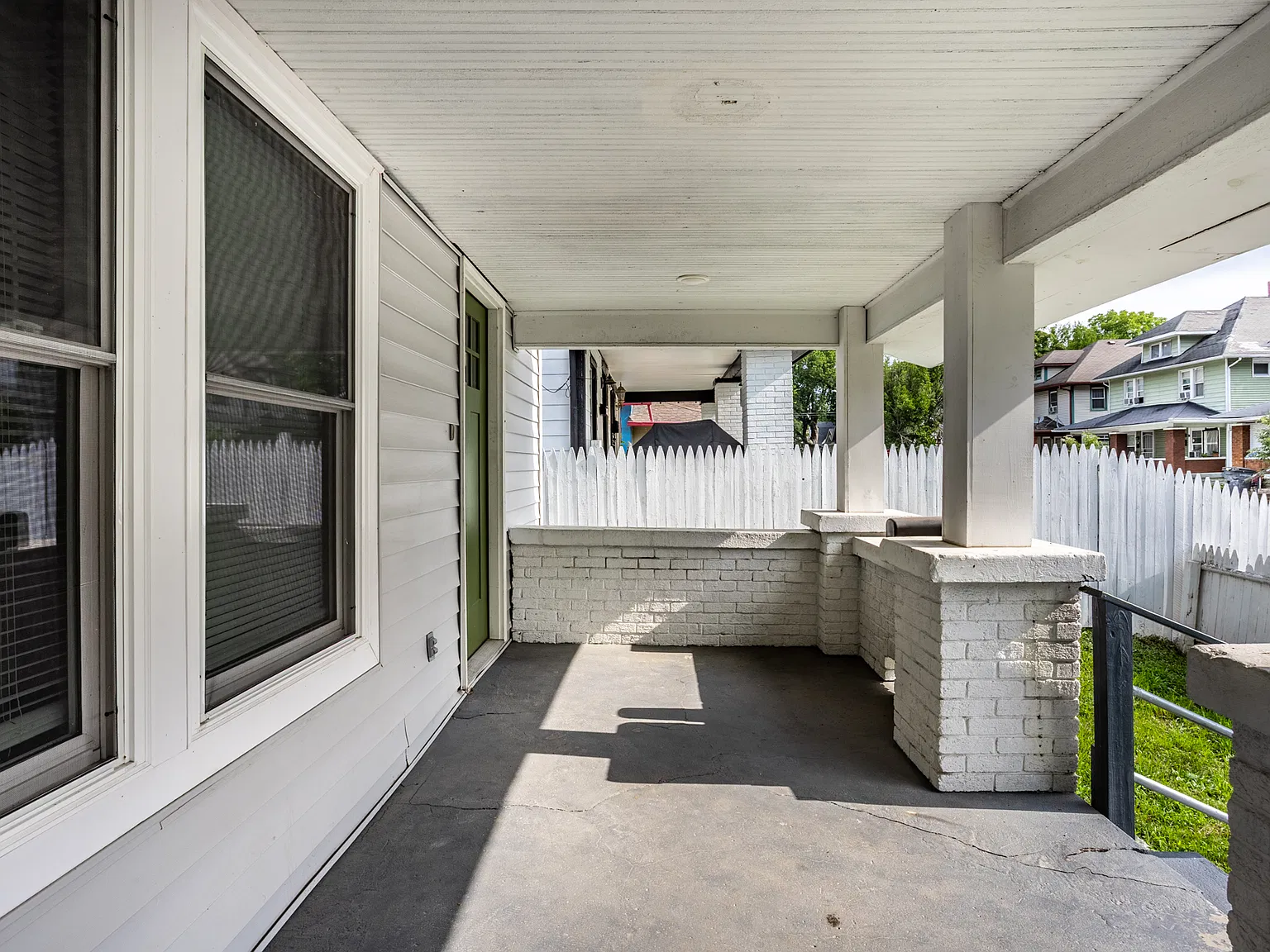 3 bed, 2820 sqft, $1,600 — Photo 2
