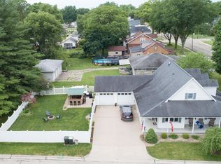 1212 Locust St, Sterling, IL 61081