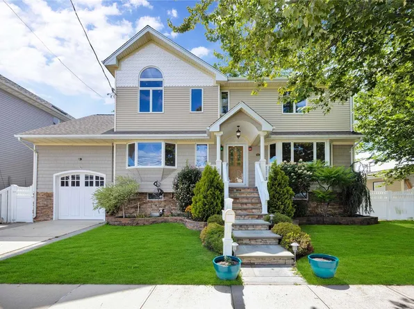 905 S 6th Street, Lindenhurst, NY 11757