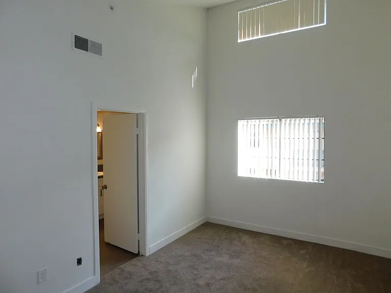 9th8081-8091 — Photo 39