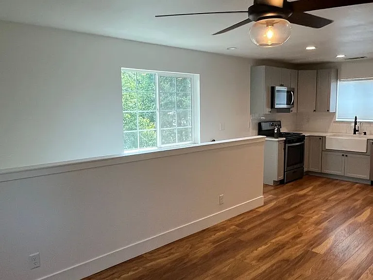 1129 Stewart Ave #B — Photo 1