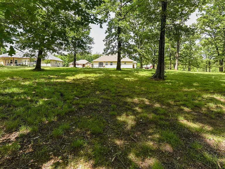 370 Southwoods Way — Photo 32