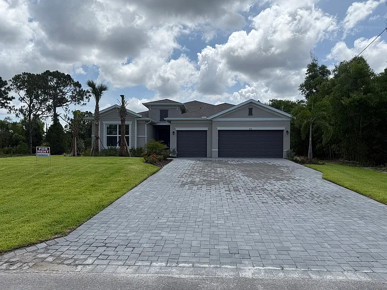 4521 NW 35th Ave — Photo 1