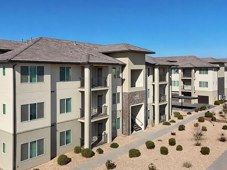 Brookfield Apartments — Photo 31