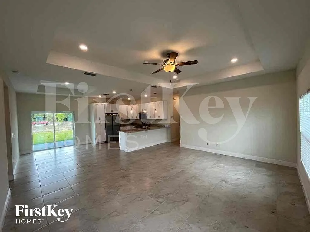 3 bed, 2.0 bath, 1464 sqft, $1,840 — Photo 3