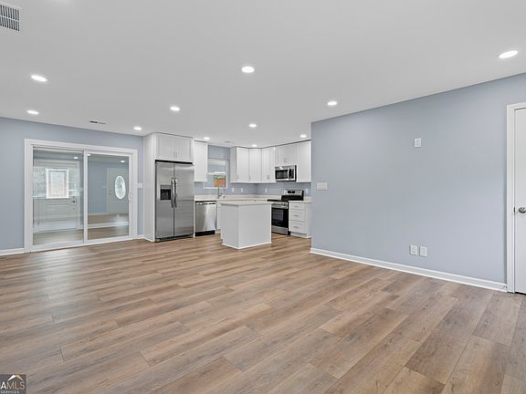 3rd image of 2855 Haddon Dr