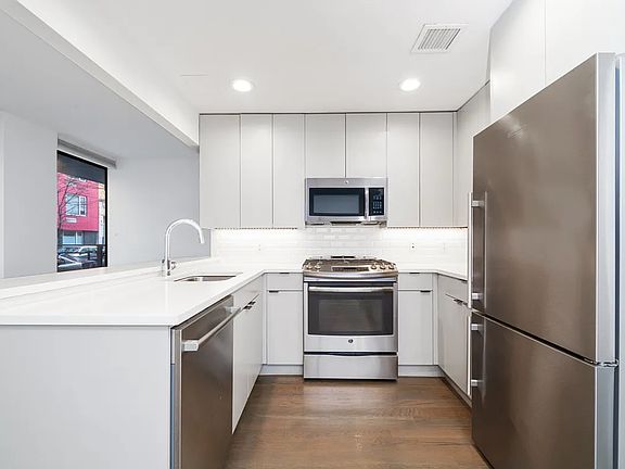 3rd image of 155 Attorney St APT 1B