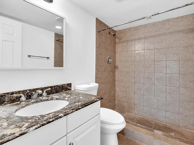220 Lakeview Dr #210 — Photo 35
