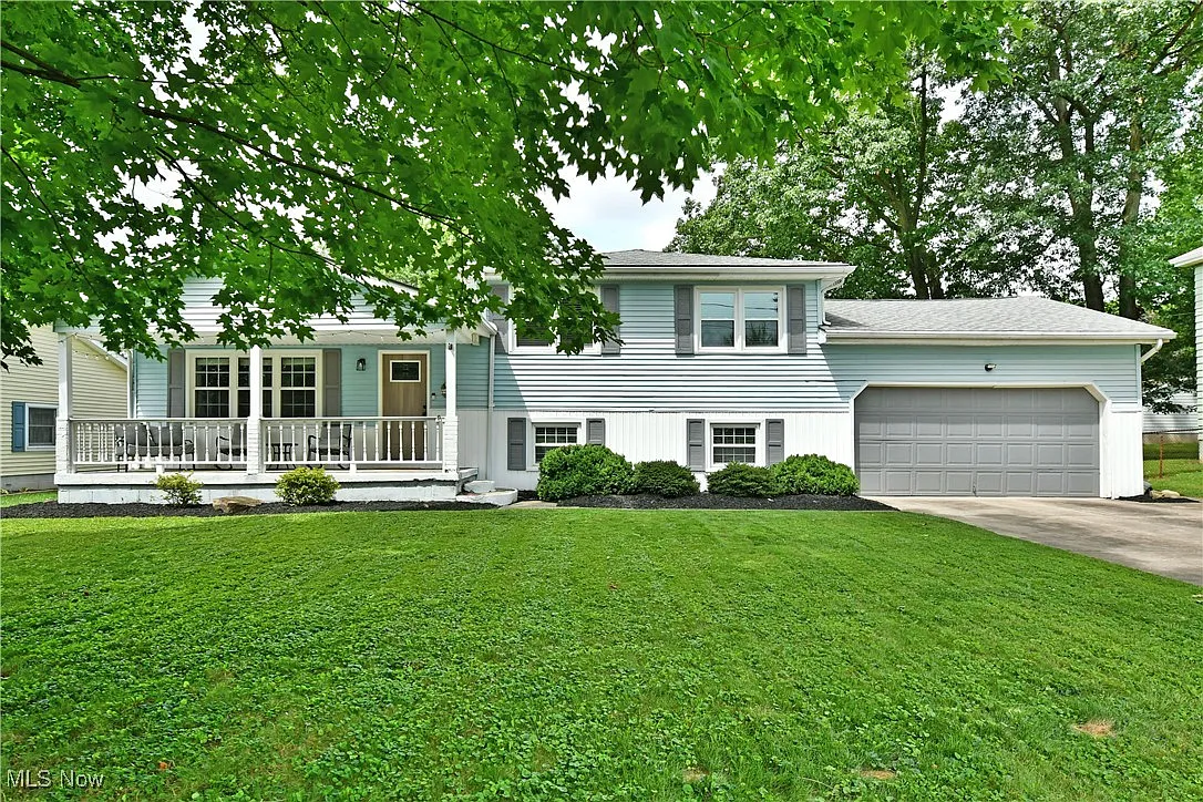 1921 Farmdale Ave photo 1