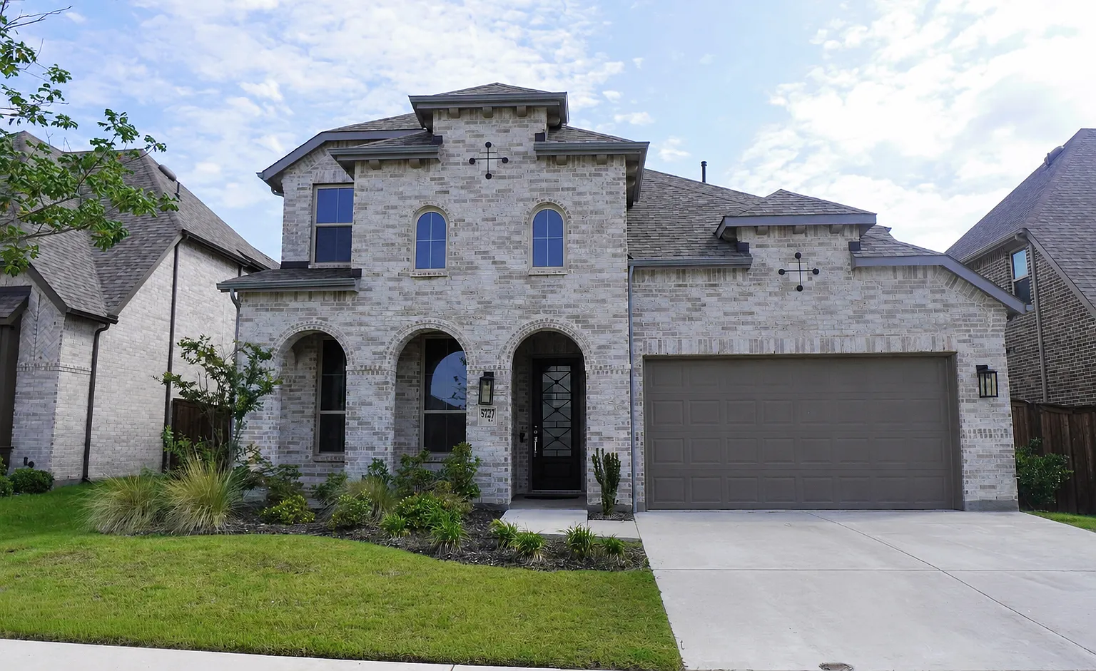 5 bed, 3251 sqft, $3,700 — Photo 2