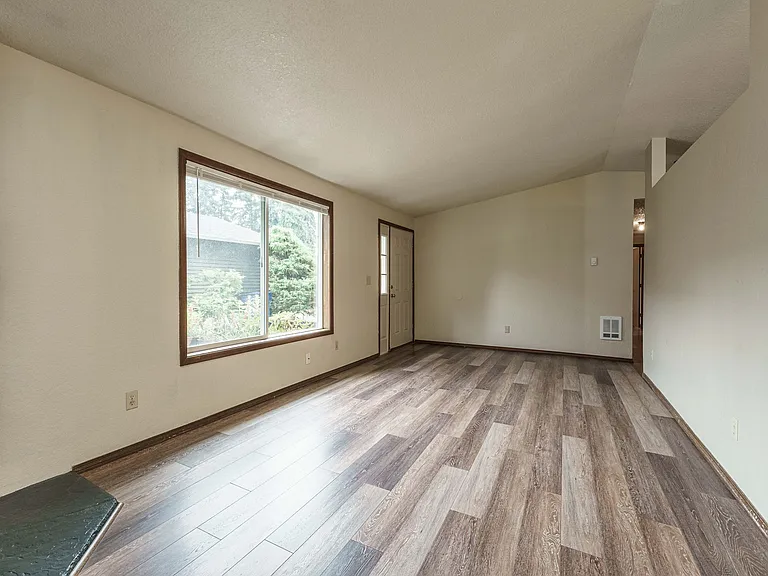 4918 Plomondon St — Photo 6