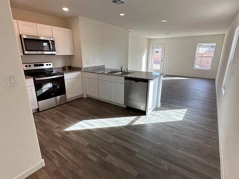 2412 Granite Cir — Photo 8