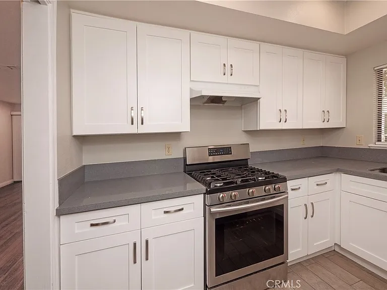328 W 7th St — Photo 12