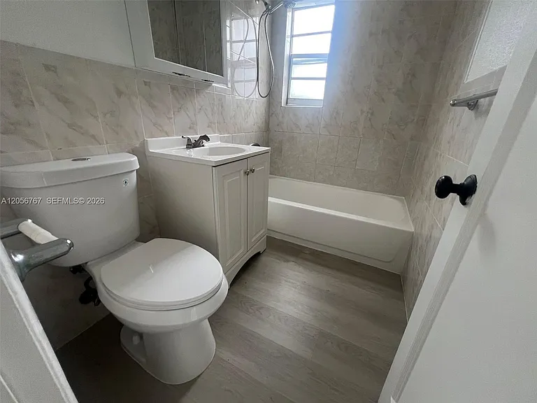 1326 SW 6th St #10 — Photo 9