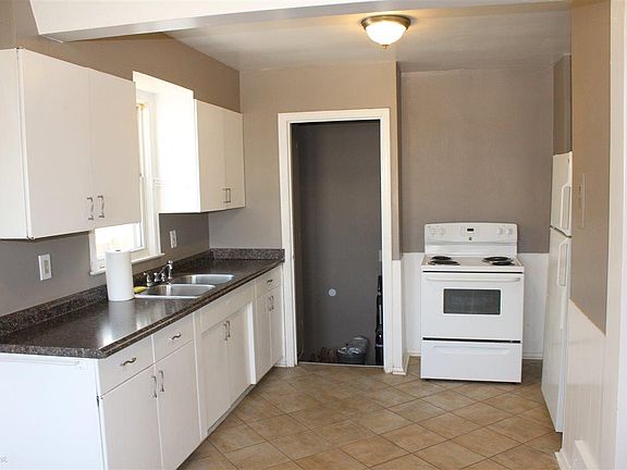 4th image of 18754 Woodcrest St
