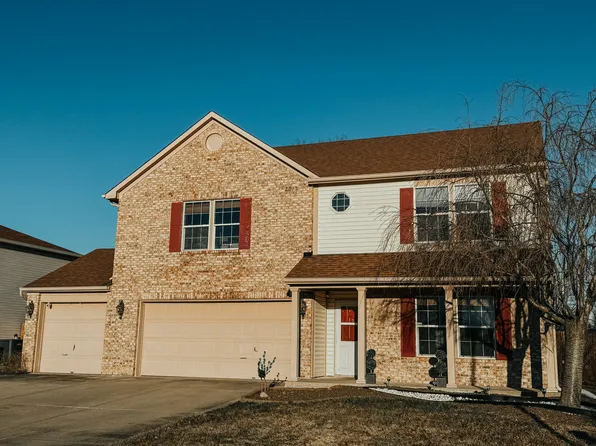 201 Beacon Point Ln, Fortville, IN 46040