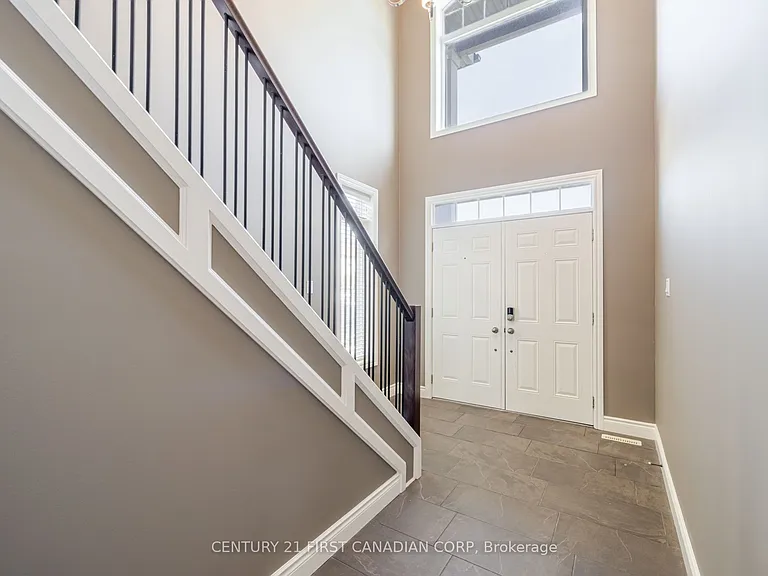 1690 Beaverbrook Ave — Photo 3
