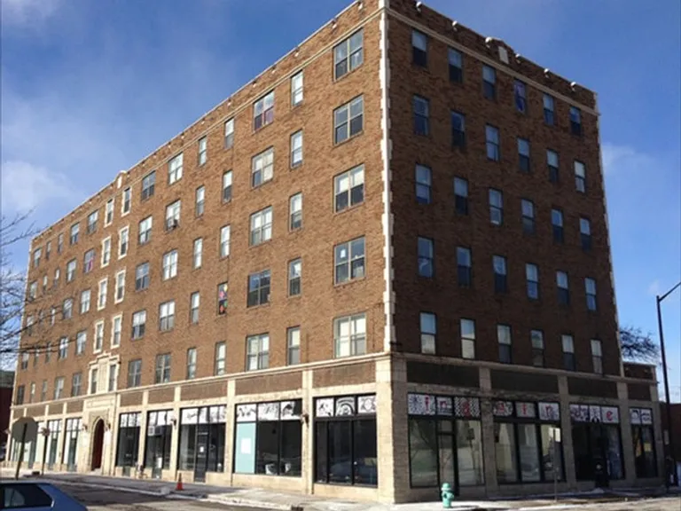 St. Regis Apartments — Photo 5