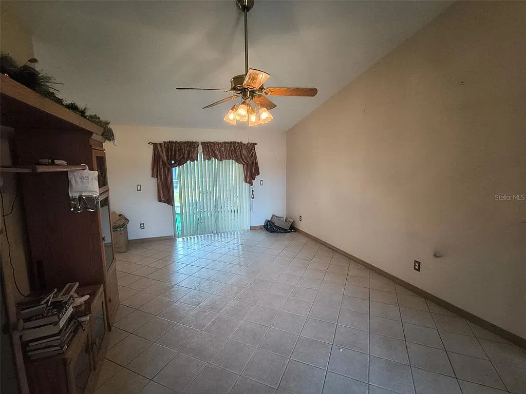 3 bed, 2.0 bath, 1614 sqft, $2,000 — Photo 3