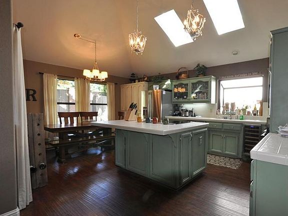 5th image of 2207 Banbury Cir