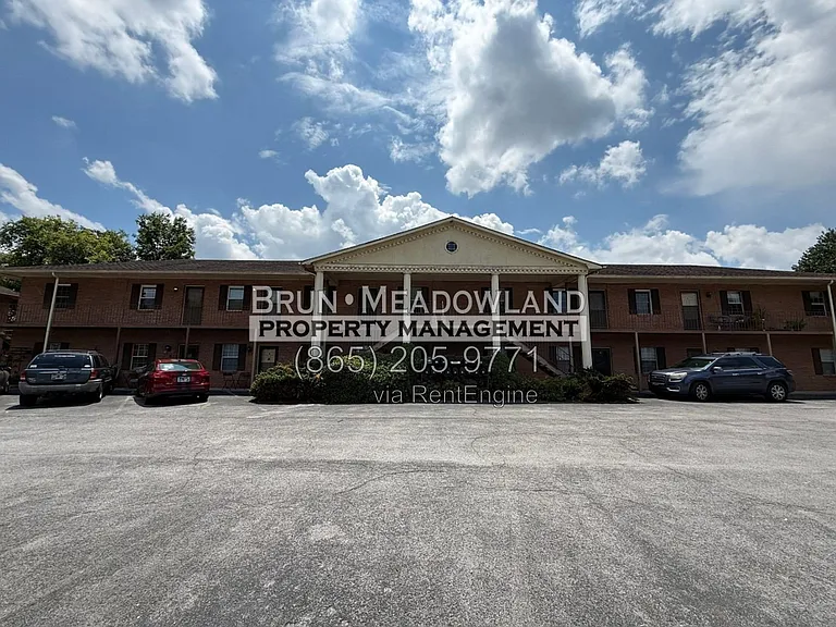 128 Lynnwood Dr #9 — Photo 2