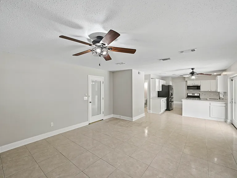 8130 Sunny Ridge Dr — Photo 18