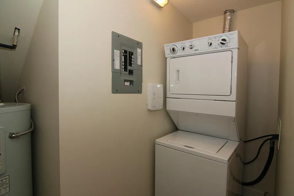 3 bed, $2,550 — Photo 1