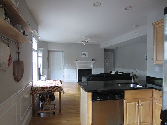 2nd image of 98 Woodstock St #1