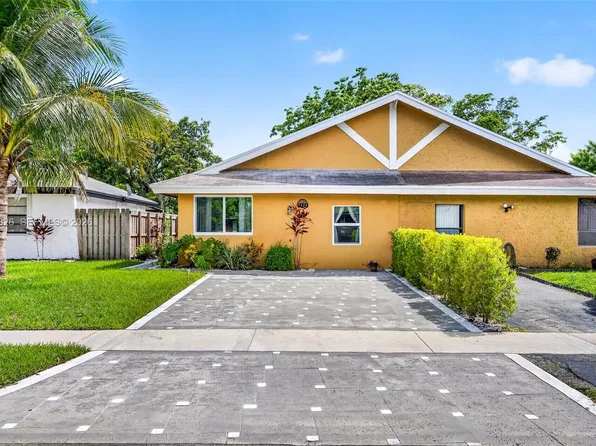 7424 SW 14th Pl, North Lauderdale, FL 33068