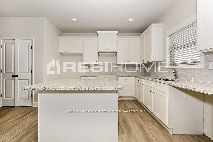 4 bed, 2.5 bath, 2228 sqft, $2,975 — Photo 3