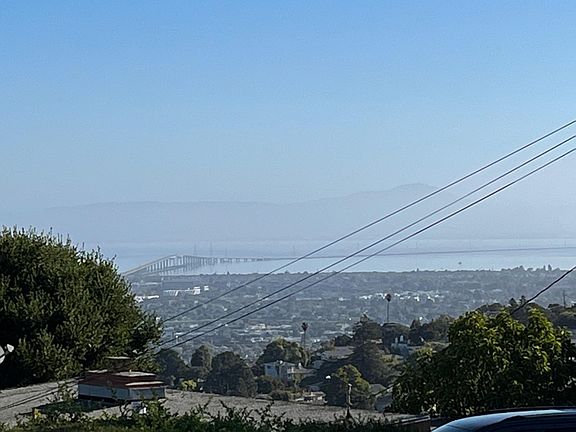 VIEW from living room -San Mateo Bridge -Mt. Diable. Amazing night view