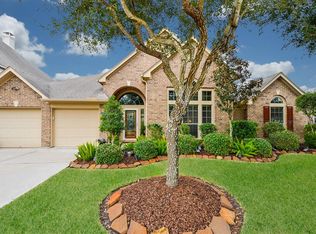 13801 Lakewater Dr, Pearland, TX 77584