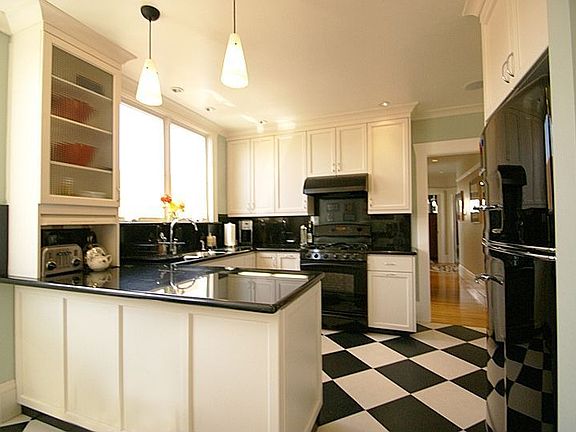 4th image of 400 College Ave
