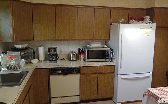 4th image of 6 Charles Ct