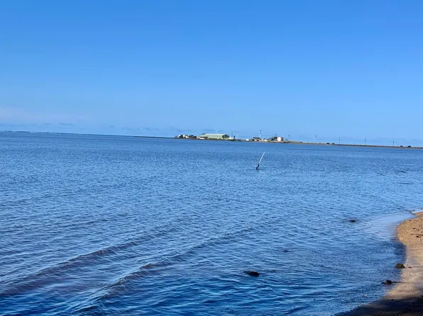 320 Seaside Pl, Kaunakakai, HI 96748