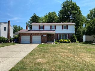 6397 Somerset Dr, North Olmsted, OH 44070