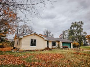 486 Salem Dr, Jonesville, MI 49250
