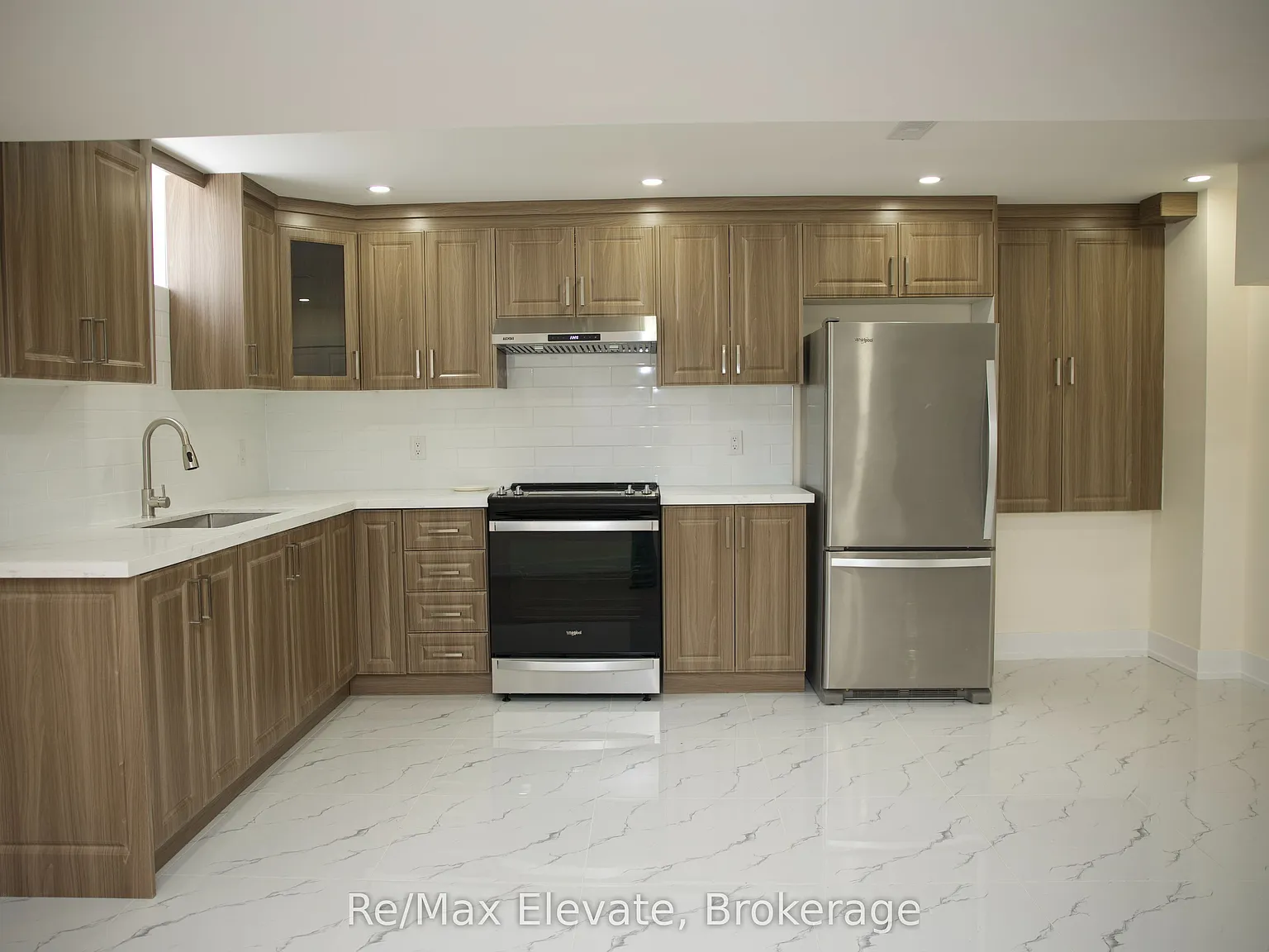 3 bed, $2,200 — Photo 4