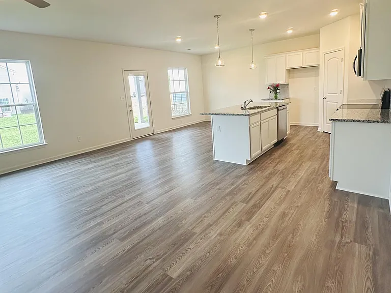 2380 Geranium Ln — Photo 4