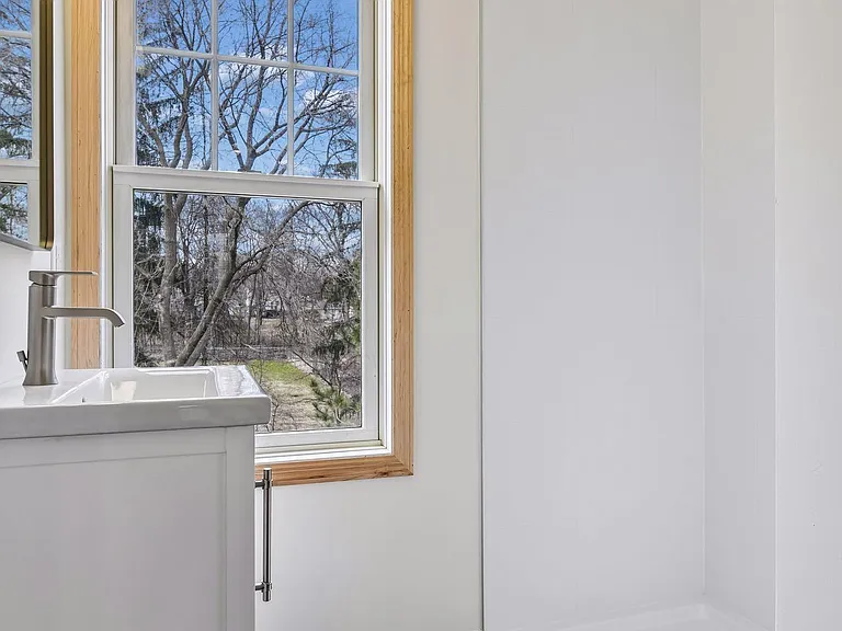 2121 Village Trl — Photo 18